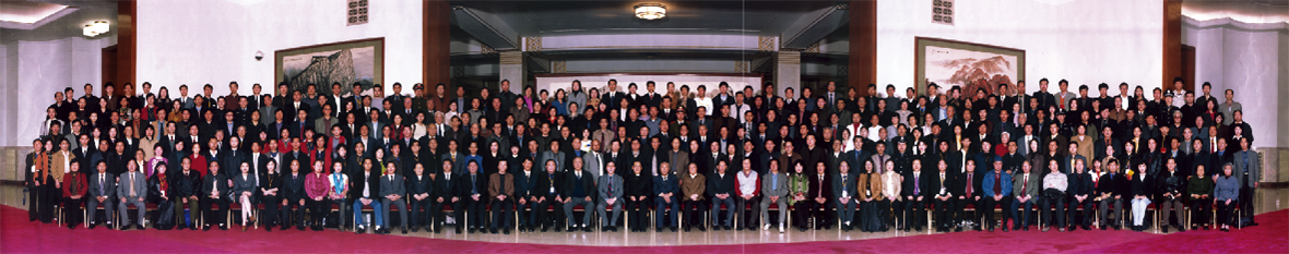 学校领导在北京人民大会堂参加第二届中国世纪大采风获奖代表大会 2003年3月30日